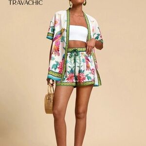 Women's Floral Print Set - Too and shorts - White and Green